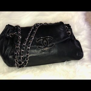Chanel leather chain black lambskin shoulder bag